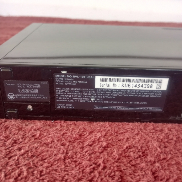 Wii Black Console with New Super Mario Brothers Wii and Music CD - Picture 13 of 14